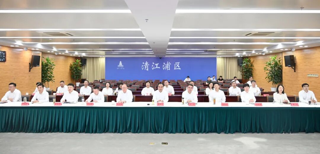 區領導收看紀念中國人民抗日戰爭暨世界反法...
